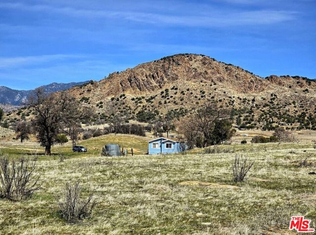14526 Caliente Creek Road, Caliente CA: https://media.crmls.org/mediaz/597f6acd-04e1-4942-8696-e202c0402b83.jpg