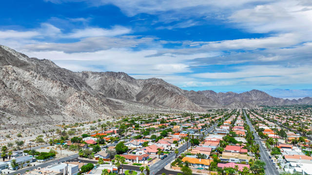 54677 Avenida Diaz, La Quinta CA: https://media.crmls.org/mediaz/597f915f-1baf-4d0c-b7bd-b4b26515599e.jpg