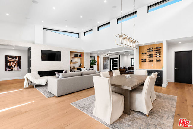 4961 Noeline Avenue, Encino CA: https://media.crmls.org/mediaz/59802c92-ea2b-4bdc-a4f0-280fb2c23bc8.jpg