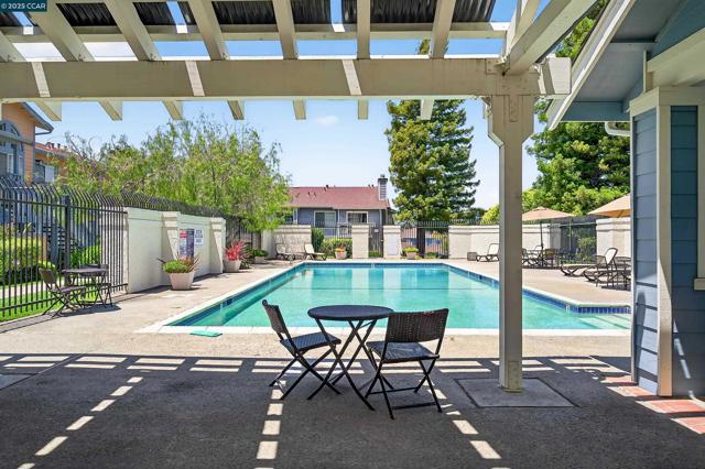 15 Glenwood, Hercules CA: https://media.crmls.org/mediaz/59804090-5b46-4c08-8796-3cc15d3c87de.jpg