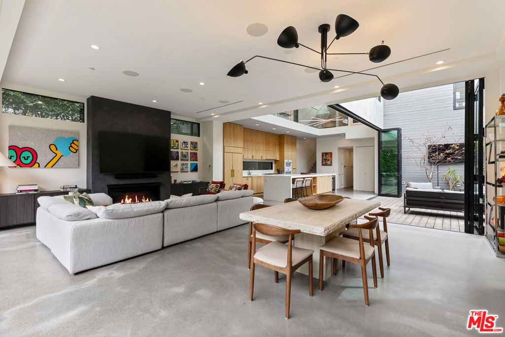 626 Woodlawn Avenue — Modern