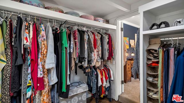 4559 Morella Avenue, Valley Village CA: https://media.crmls.org/mediaz/5980bb4b-0c08-462c-9d74-ff1fa7297b12.jpg
