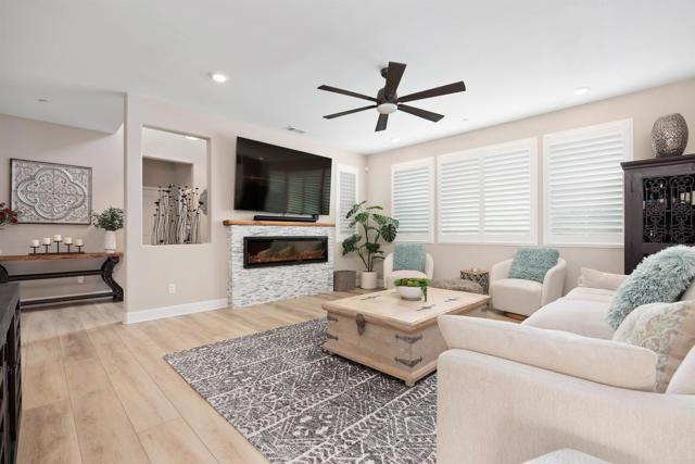 Detail Gallery Image 4 of 42 For 12611 Stella Ln, San Diego,  CA 92129 - 4 Beds | 3/1 Baths