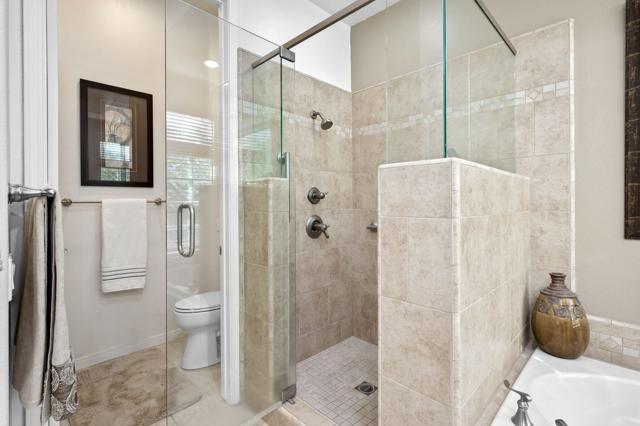 78467 Sterling Lane, Palm Desert CA: https://media.crmls.org/mediaz/598141e6-7cd5-4993-affc-0c0c77efe4b5.jpg