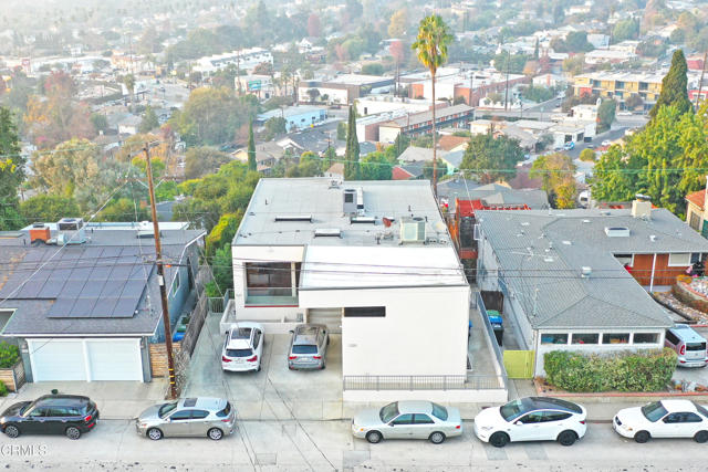 1325 Linda Rosa Avenue, Los Angeles CA: https://media.crmls.org/mediaz/5981677f-f3a9-4032-a979-9036ae2190d4.jpg