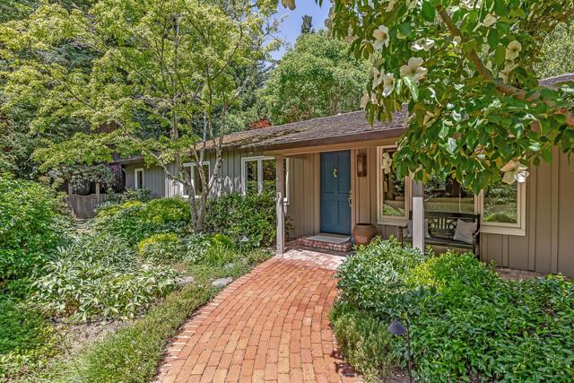3 Wyndham Drive, Portola Valley CA: https://media.crmls.org/mediaz/59816f5c-a494-49d1-870a-f191f610e7bf.jpg