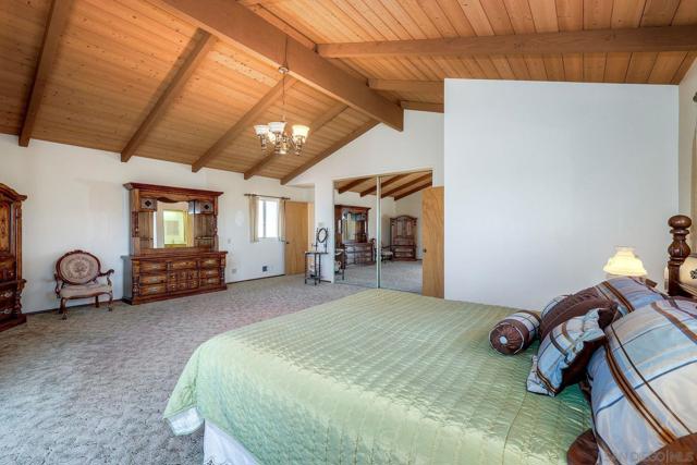 25861 E Old Julian Hwy, Ramona CA: https://media.crmls.org/mediaz/59818d0e-6222-45cf-85e6-9e3d9e8467d0.jpg