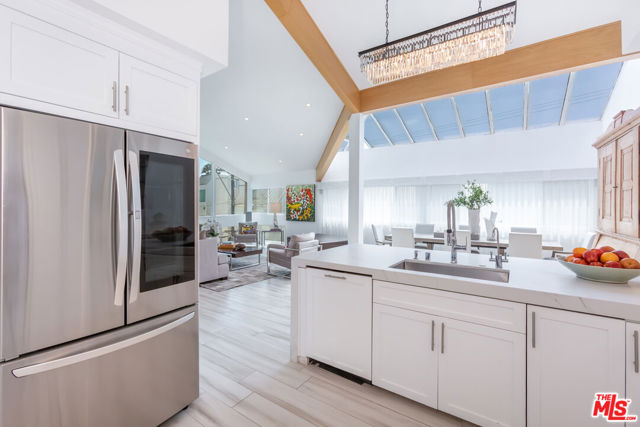 18 Union Jack Street, Marina del Rey CA: https://media.crmls.org/mediaz/5982f57f-c3c0-4870-b2c5-20ac2bf46e9c.jpg