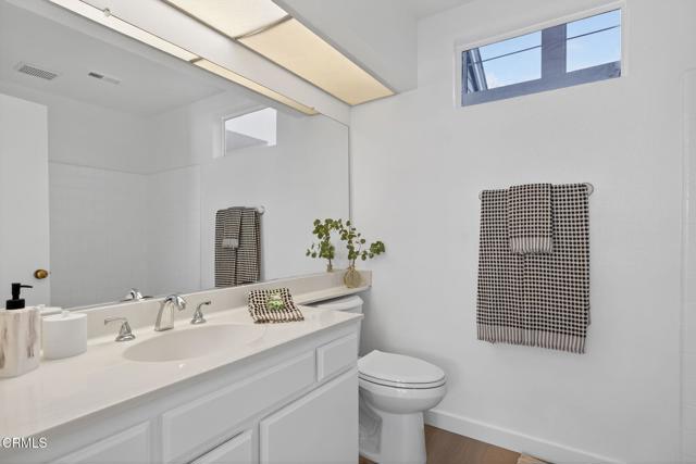 4993 Telephone Road, Ventura CA: https://media.crmls.org/mediaz/59833896-1ee7-413f-be8e-1c924add8d89.jpg