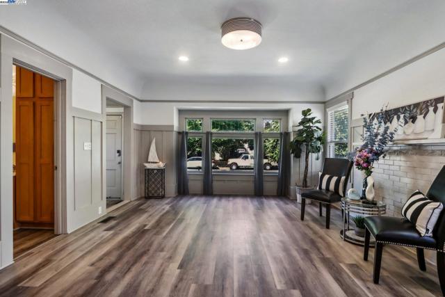 774 S 12th St, San Jose CA: https://media.crmls.org/mediaz/598381fc-cc40-4d41-94f8-2a3b1ecede1f.jpg