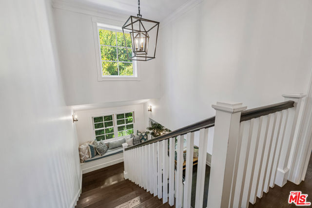 233 S Saltair Avenue, Los Angeles CA: https://media.crmls.org/mediaz/5983b0f0-a167-44a7-89ed-b0062f4fb809.jpg