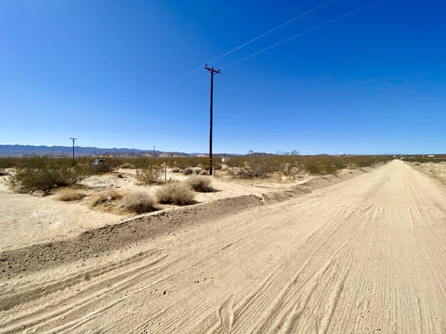 2424 Maize Road, 29 Palms CA: https://media.crmls.org/mediaz/598485e0-d96c-48cb-b586-e8619379d77a.jpg
