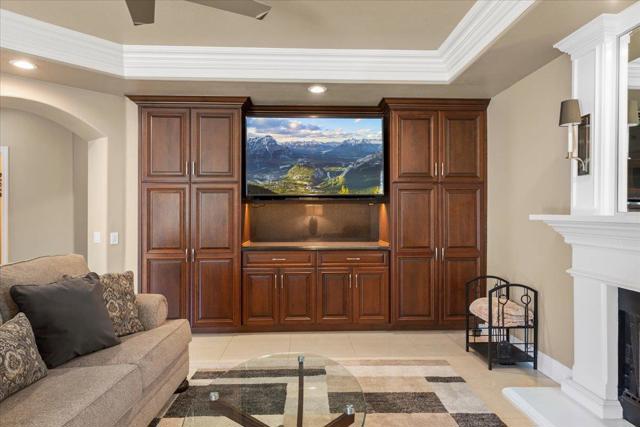 834 English Walnut Way, Morgan Hill CA: https://media.crmls.org/mediaz/5984aa63-923e-4e9a-85e7-cd442f3ec6c5.jpg