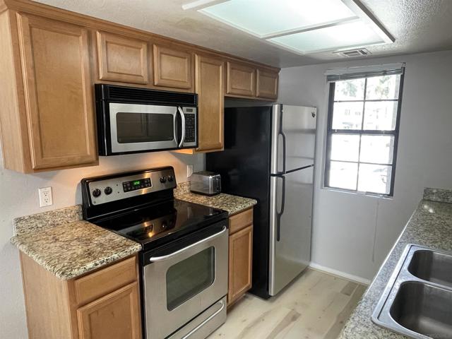 15078 Avenida Venusto, San Diego CA: https://media.crmls.org/mediaz/5984ca0d-5b8f-48c5-b676-1f784b1b550d.jpg