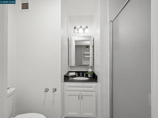 200 El Dorado Ave, Danville CA: https://media.crmls.org/mediaz/5985263d-0e92-4208-a258-97076038f02e.jpg