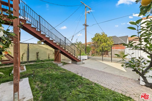 426 N Pacific Avenue, San Pedro CA: https://media.crmls.org/mediaz/59853eba-e8d9-41fa-9172-cba6bcdf9cd7.jpg