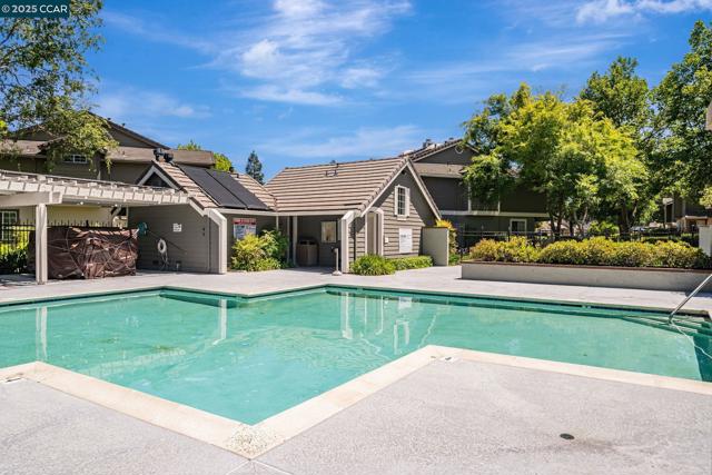 7464 Oxford Cir, Dublin CA: https://media.crmls.org/mediaz/5985809b-ef87-4f0b-86ce-680e0714bd66.jpg