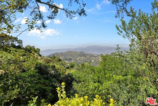 8809 Appian Way, Los Angeles CA: https://media.crmls.org/mediaz/5985d2f8-ca9b-492a-a4ff-cbacbd256d28.jpg