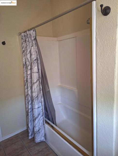 619 W 6Th St, Antioch CA: https://media.crmls.org/mediaz/59862af2-2f43-4c74-ba0e-ef293c1adc9c.jpg