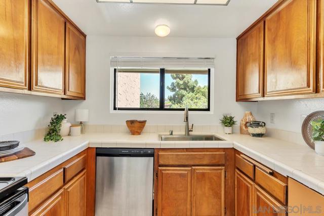 4245 Asher St, San Diego CA: https://media.crmls.org/mediaz/59863aa2-1b9a-4662-9cc8-8207190add98.jpg
