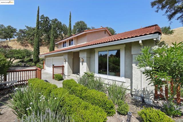 2353 Benham Ct, Walnut Creek CA: https://media.crmls.org/mediaz/59864d3d-d815-4d30-9d35-d40ad02bf4cb.jpg