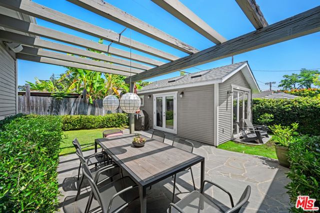 568 N Gower Street, Los Angeles CA: https://media.crmls.org/mediaz/598654a1-37e0-4cc0-b90e-b20d03052140.jpg