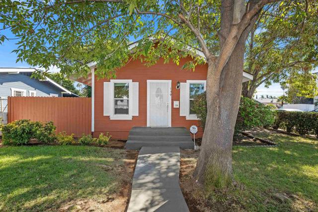 159 W 5th Ave, Escondido CA: https://media.crmls.org/mediaz/59879a72-b6ae-4dba-8103-a4d32df7a452.jpg
