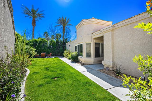 48205 Vista De Nopal, La Quinta CA: https://media.crmls.org/mediaz/5987e91f-9c6d-48b5-a711-59bd6b9fa194.jpg