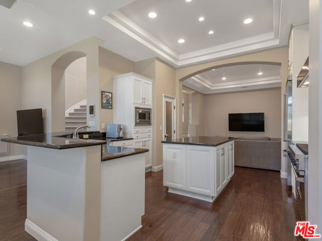 23949 De Ville Way, Malibu CA: https://media.crmls.org/mediaz/59880161-9e67-4780-9f57-9c36d89ffeb1.jpg