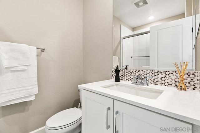 807 Santa Barbara Pl, San Diego CA: https://media.crmls.org/mediaz/59880ad0-421c-4ba2-ada8-45d88e52eb81.jpg