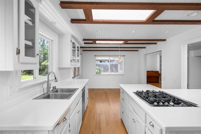 1440 Forest Avenue, Carlsbad CA: https://media.crmls.org/mediaz/59880d61-346e-4230-9b72-c1e74791414d.jpg