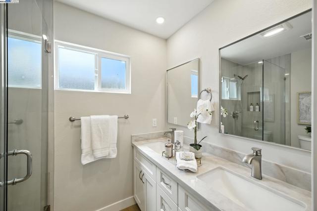 5525 Roosevelt Pl, Fremont CA: https://media.crmls.org/mediaz/5988e82e-a1be-46c2-a829-aaa80ad789cb.jpg