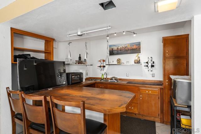 4816 Redondo Dr, La Mesa CA: https://media.crmls.org/mediaz/59897f9c-d747-48eb-9561-c614f970be99.jpg