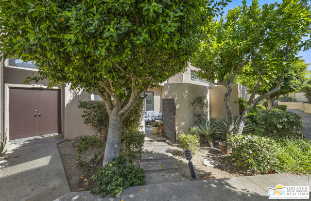 475 Village Square, Palm Springs CA: https://media.crmls.org/mediaz/5989f8a3-267b-46b8-91f3-ab8c26060b4d.jpg