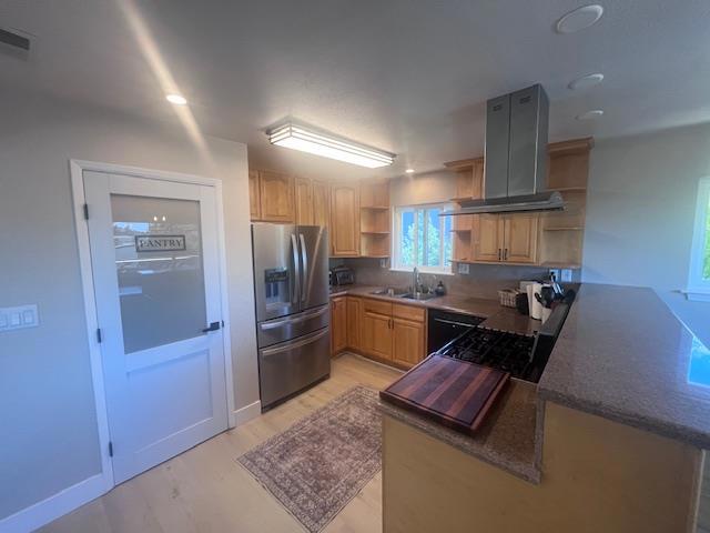 908 Bancroft Ave, Half Moon Bay CA: https://media.crmls.org/mediaz/598a6dfe-9899-4f04-8867-ec147e795f38.jpg