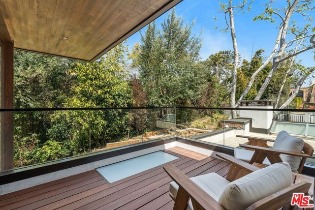 1005 Elden Way, Beverly Hills CA: https://media.crmls.org/mediaz/598b282e-d896-41d5-a1c0-11f95206a058.jpg