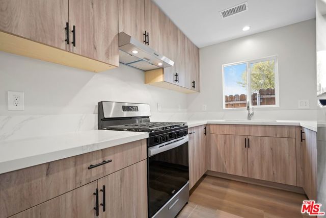 1563 E Elizabeth Street, Pasadena CA: https://media.crmls.org/mediaz/598c04e4-60af-45a3-9ba6-7e9010d3ff48.jpg
