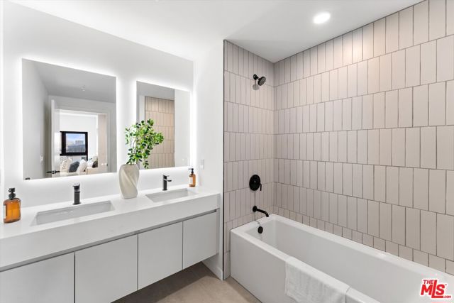 904 S New Hampshire Avenue, Los Angeles CA: https://media.crmls.org/mediaz/598c21ab-ab23-476d-a502-870cd7b13dfa.jpg