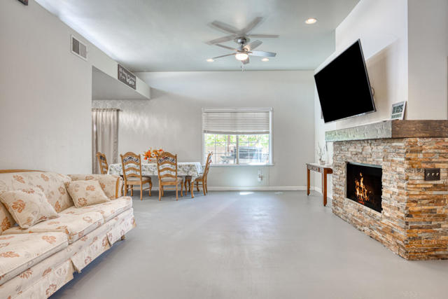8588 Taft Court, Yucca Valley CA: https://media.crmls.org/mediaz/598c3aa9-7771-4cba-862f-a013c45fb2c3.jpg