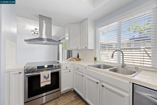 2749 Fountainhead Dr, San Ramon CA: https://media.crmls.org/mediaz/598c875f-f4b8-4a51-96d5-4c5d537e64d0.jpg