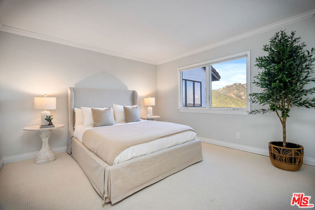 23255 W Paloma Blanca Drive, Malibu CA: https://media.crmls.org/mediaz/598cd5e8-4aa3-4eba-80a5-1678d13cb242.jpg