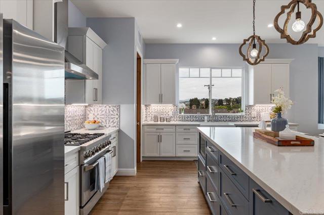 276 Hilltop Drive, Chula Vista CA: https://media.crmls.org/mediaz/598cfc03-382e-49ed-bb0d-82f0fb3cfc18.jpg