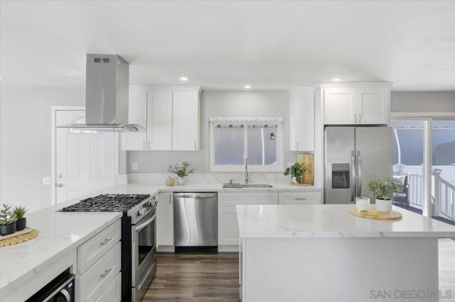 7023 San Bartolo Street, Carlsbad CA: https://media.crmls.org/mediaz/598d3a63-8248-4cf8-b136-1cb5e74bdb1a.jpg