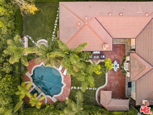 13845 Magnolia Boulevard, Sherman Oaks CA: https://media.crmls.org/mediaz/598d5165-710e-4c8e-8483-aae0cc399d1e.jpg