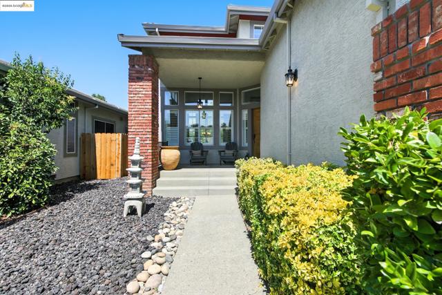 2201 Mark Twain Drive, Antioch CA: https://media.crmls.org/mediaz/598d6427-526b-4d95-b1e4-77b9c8b79261.jpg