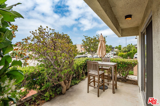 3826 Prospect Avenue, Culver City CA: https://media.crmls.org/mediaz/598d9843-2163-4aa2-8893-b4ba5d233002.jpg