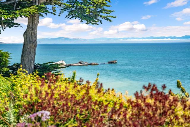 129 Santa Cruz Avenue, Aptos CA: https://media.crmls.org/mediaz/598d9fc0-0596-4b78-8bcc-89fe5f8cfae8.jpg