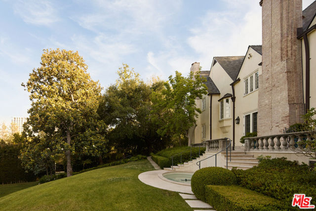 10301 Strathmore Drive, Los Angeles CA: https://media.crmls.org/mediaz/598dd4fc-9597-4957-ac32-2395fa897bef.jpg