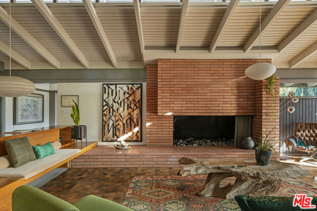 1030 Canon Drive, San Marino CA: https://media.crmls.org/mediaz/598df131-4006-48ea-ae11-63067062e654.jpg