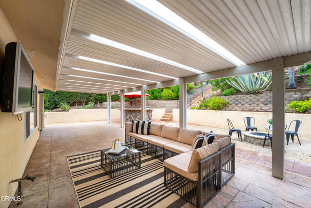 7017 Sonora Court, Ventura CA: https://media.crmls.org/mediaz/598e0991-d8bf-4902-a21a-9ce9a1dc4d11.jpg